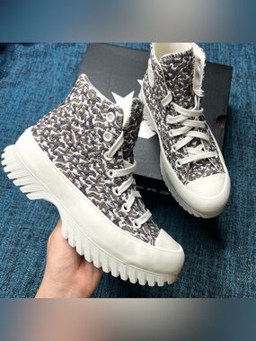 Converse CTAS Lugged 2.0 Hi Platform Sneakers in Sand Dune Egret Women's Size 6